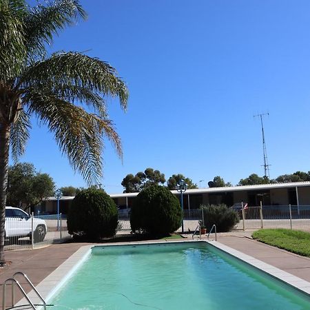 بالرانالد Capri Motel المظهر الخارجي الصورة