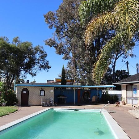 بالرانالد Capri Motel المظهر الخارجي الصورة
