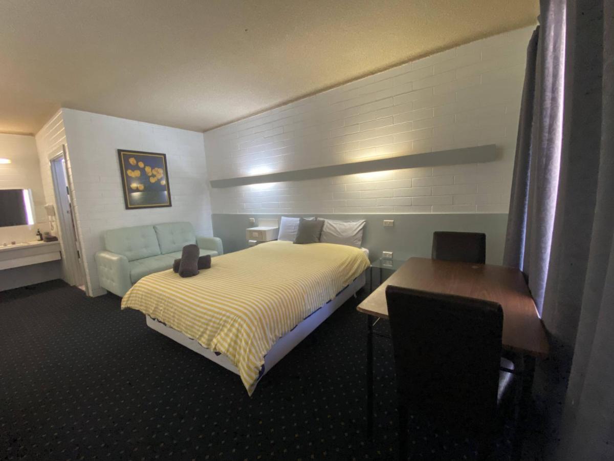 بالرانالد Capri Motel المظهر الخارجي الصورة