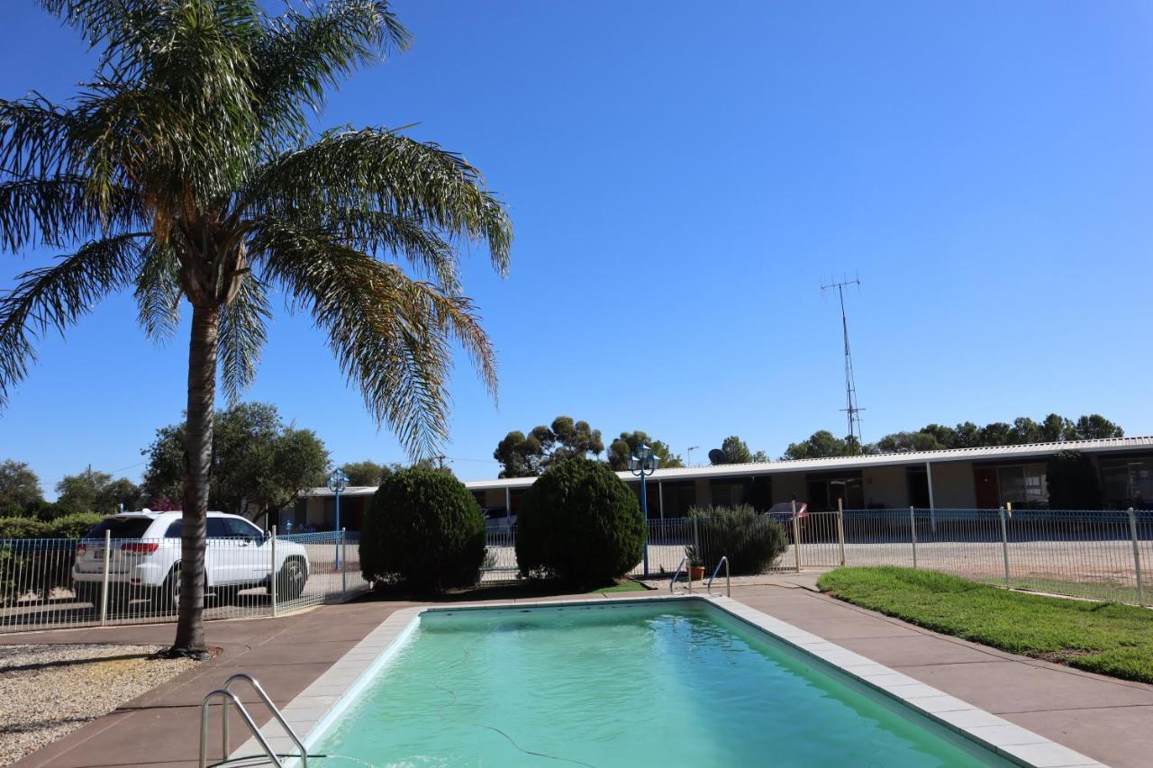 بالرانالد Capri Motel المظهر الخارجي الصورة