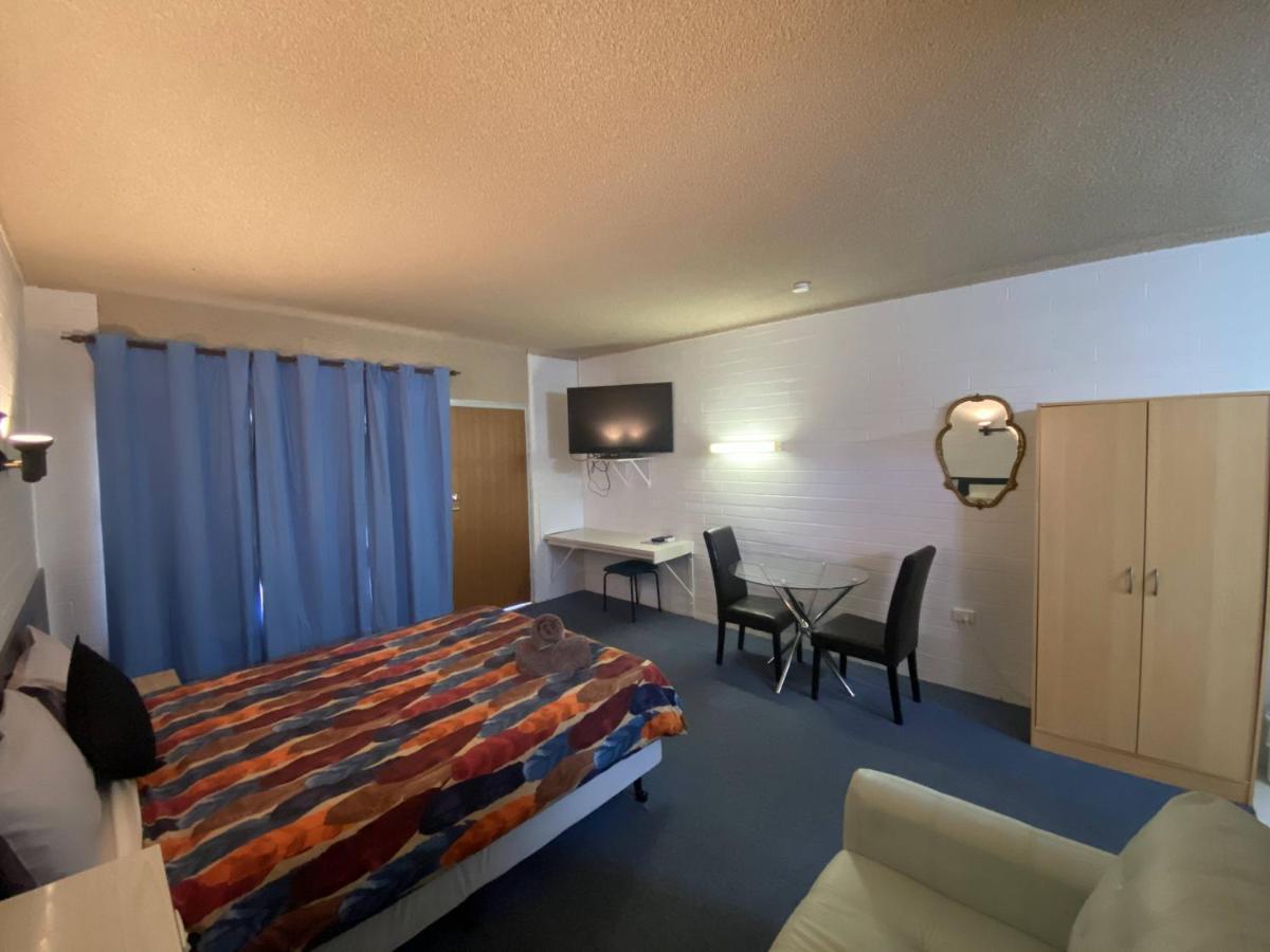 بالرانالد Capri Motel المظهر الخارجي الصورة
