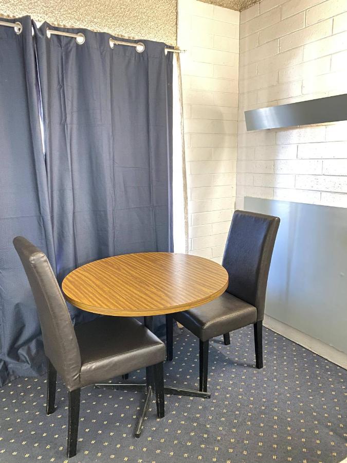 بالرانالد Capri Motel المظهر الخارجي الصورة