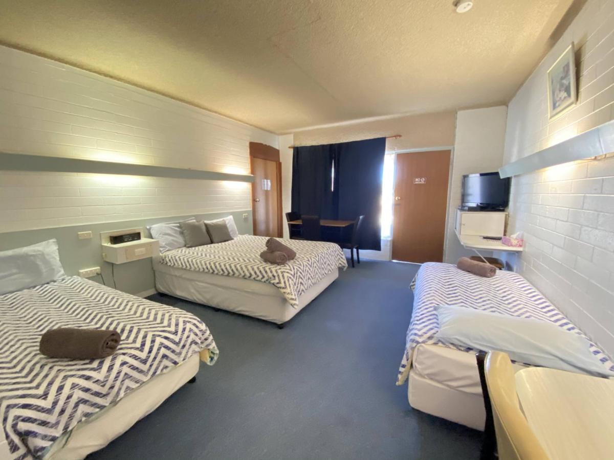 بالرانالد Capri Motel المظهر الخارجي الصورة