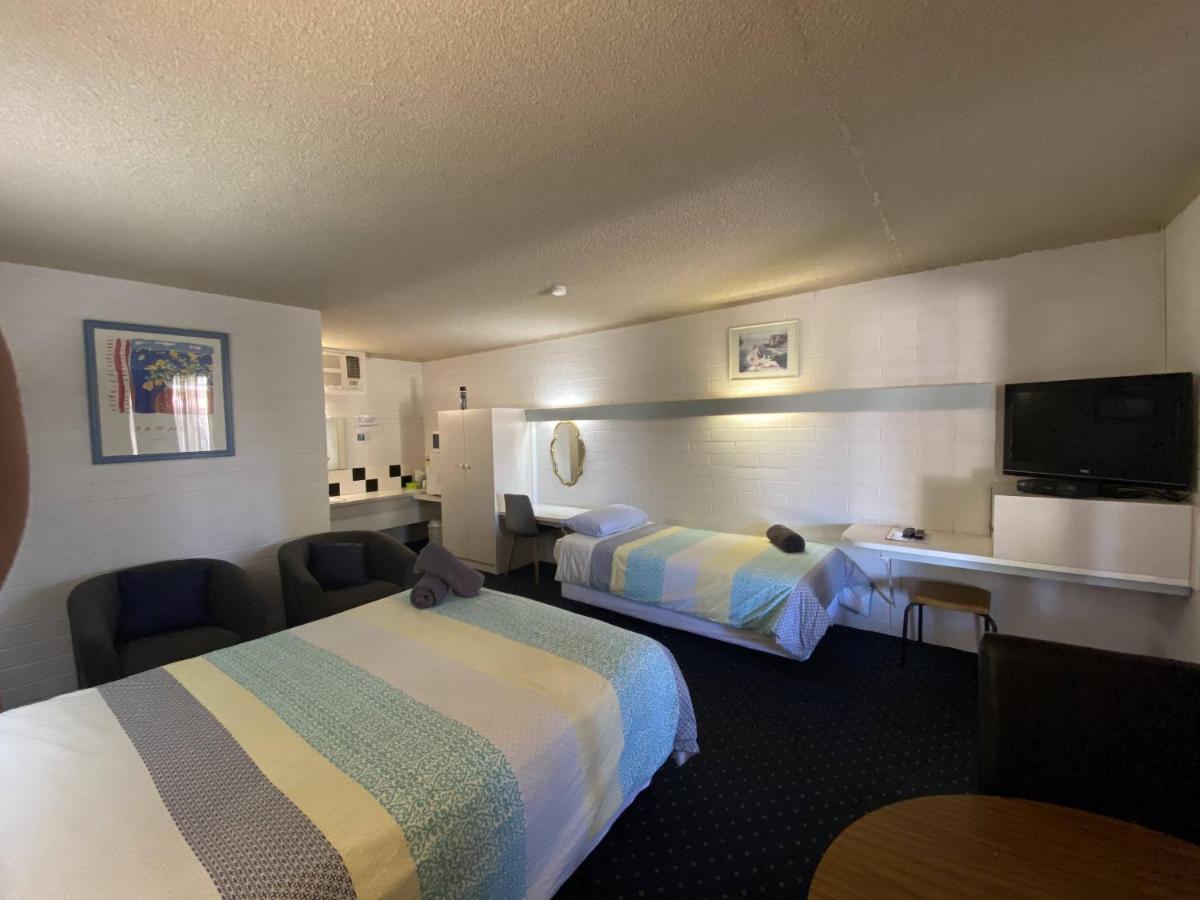 بالرانالد Capri Motel المظهر الخارجي الصورة