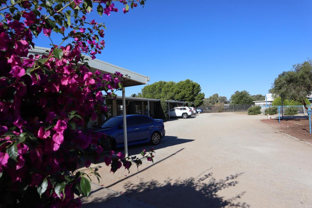 بالرانالد Capri Motel المظهر الخارجي الصورة