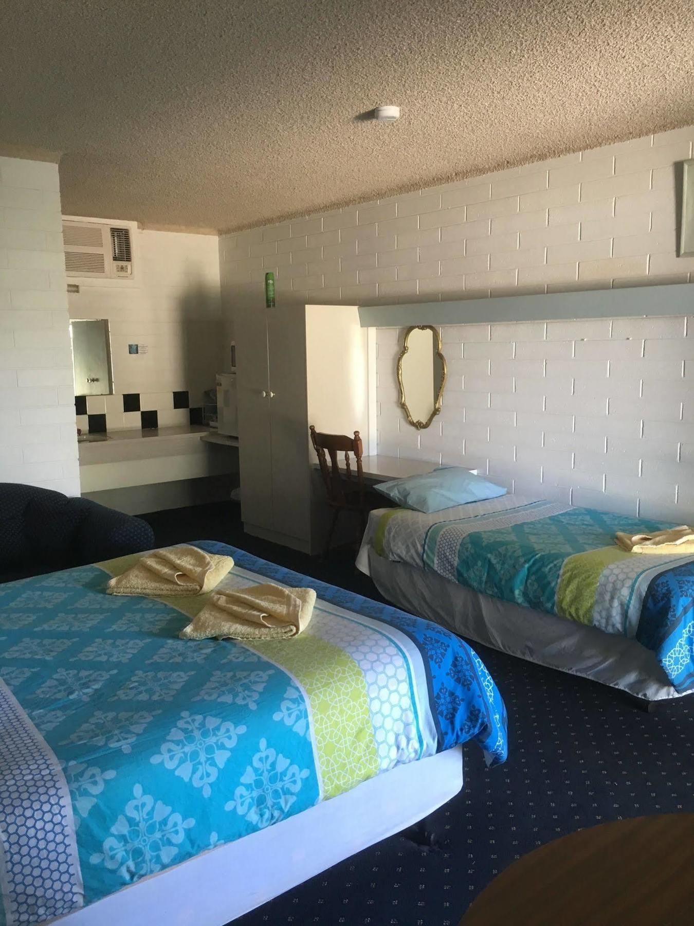 بالرانالد Capri Motel المظهر الخارجي الصورة